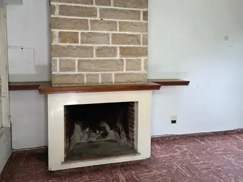 Casa 6 ambientes con 2 baños