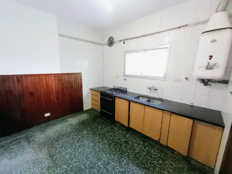 El Salvador 200, Piso 1
