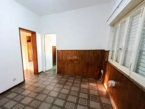 El Salvador 200, Piso 1