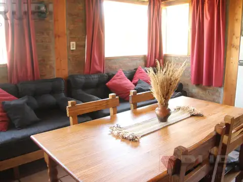 Casa 6 ambientes con 2 baños