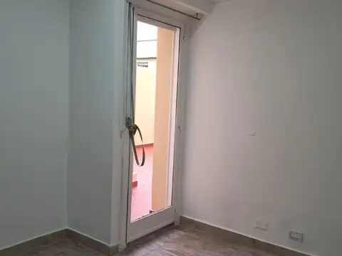 Cochrane 2400, Piso 1