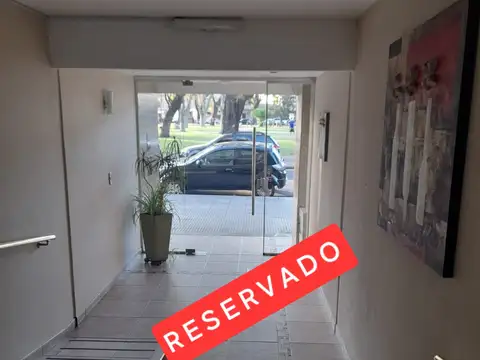 Departamento de 2 amb, se alquila  en Villa Pueyrredón, frente a plaza.