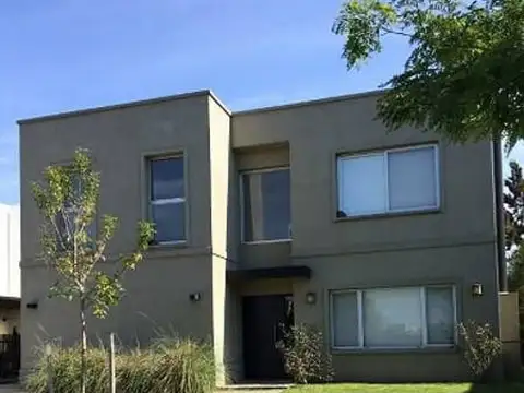 Casa en Alquiler de 3 dormitorios