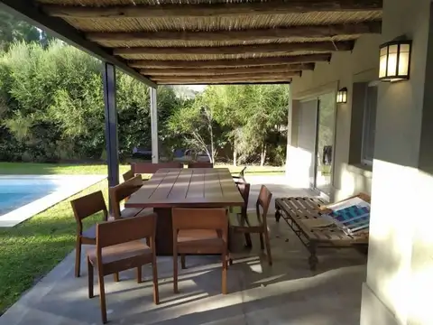 Venta Casa 3 Dormitorios Impecable en Los Sauces