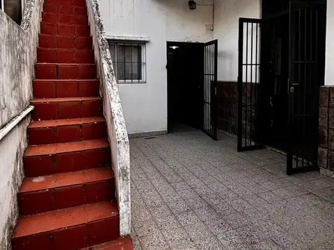 VENTA - Casa de pasillo al frente con patio y terraza