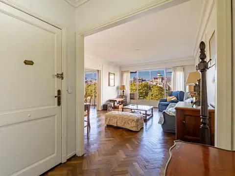 Venta piso de 4 ambientes con cochera en plaza Vicente Lopez Recoleta