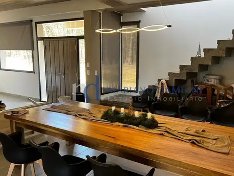 Casa 5 ambientes con 4 baños