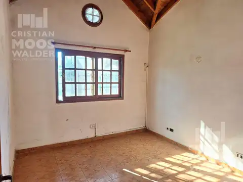 Casa 6 ambientes con 2 baños