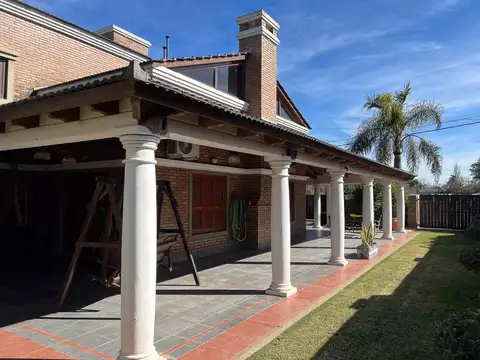 Casa en Venta con 4 cocheras