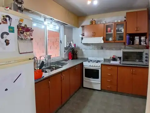 Casa en Venta con 3 cocheras