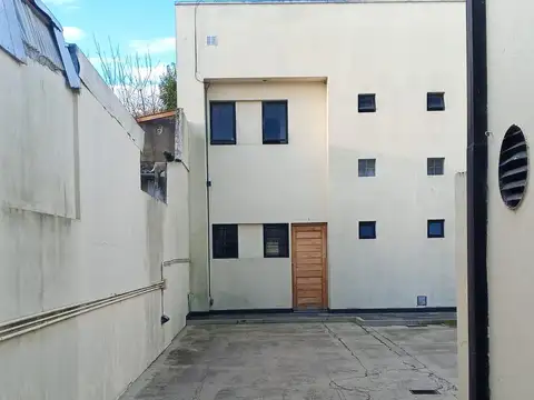 DUPLEX EN 140 E/ 42 Y 43 APTO BANCO