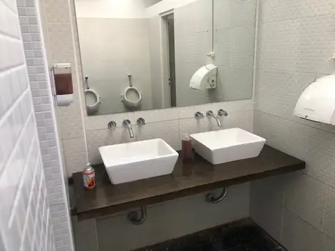DEPOSITO CON OFICINAS 800M2 CUBIERTOS. EXCELENTE 