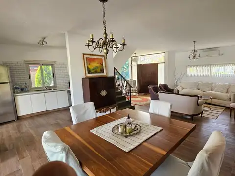 Casa en Venta con 2 cocheras
