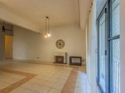 Depto Tipo Casa 4 ambientes con 2 baños