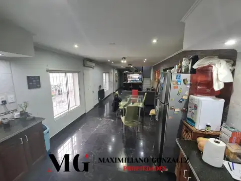 Casa en Venta con 2 cocheras