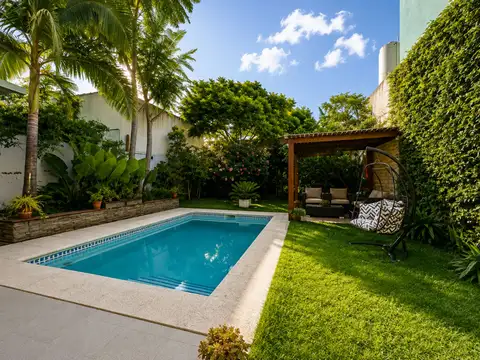 Casa en Venta La Plata con parque y pileta