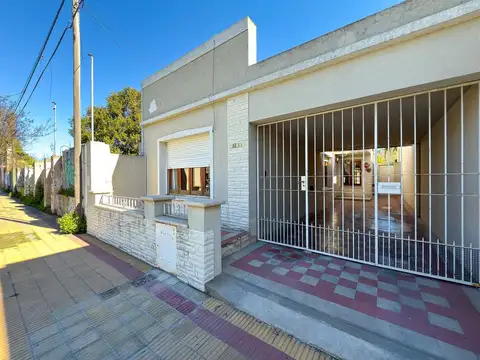 Casa 6 ambientes con 2 baños