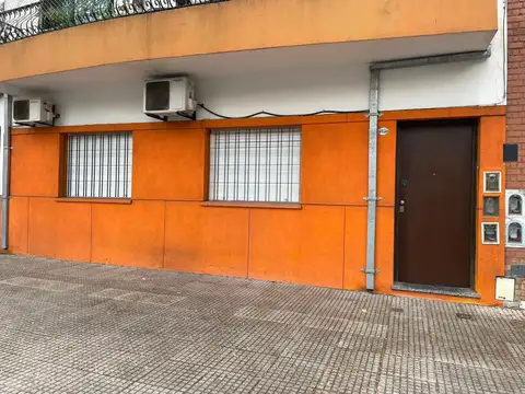 DEPTO TIPO CASA  3 AMB PB FTE S/EXP  PATIO Y LAV
