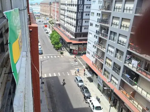 OPORTUNIDAD   AMPLIO AMBIENTE A LA CALLE CON BALCON FRANCES