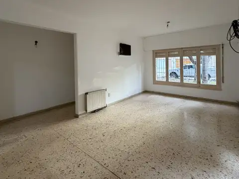 Casa en Alquiler con 2 cocheras