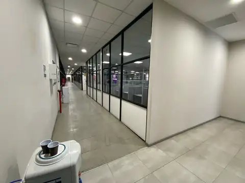 Oficina Monoambiente con 4 baños