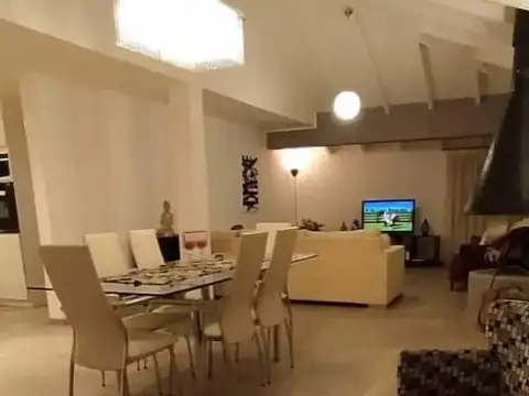 Casa en Barrio Melipal con Vista 6 ambientes