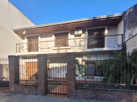 Amplio chalet 5 ambientes