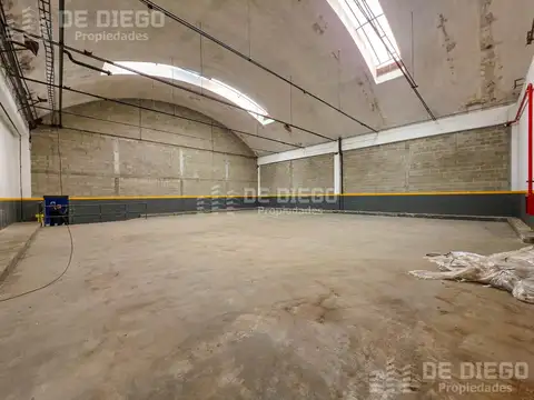 Alquiler Deposito 300 m2 en Parque Multi Empresarial, ubicación inmejorable en Olivos Vicente Lopez