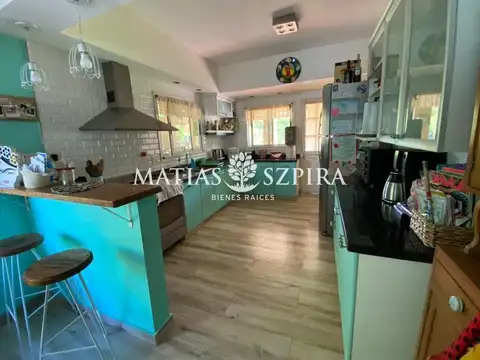 Casa en Venta con 2 cocheras