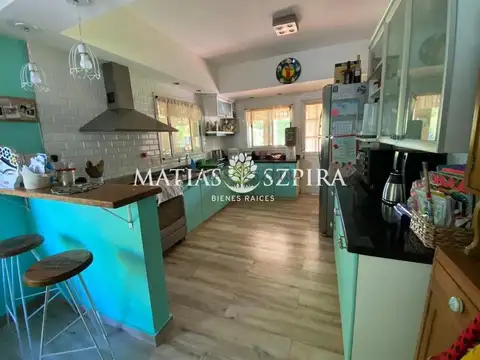 Casa en Venta con 2 cocheras
