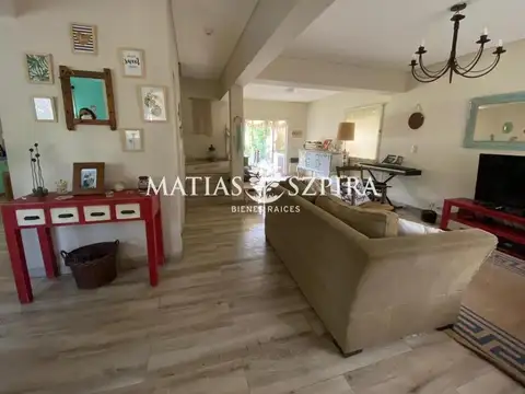 Casa 5 ambientes con 3 baños