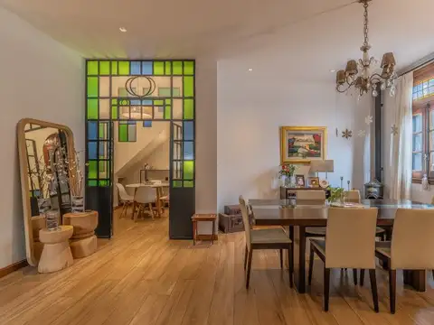 Casa 5 ambientes con 4 baños