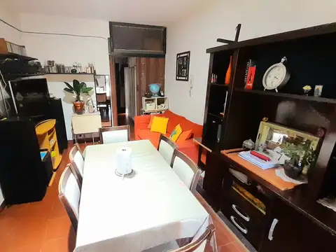 Departamento al Frente 3 amb con Cochera cubierta en Complejo con jardines!