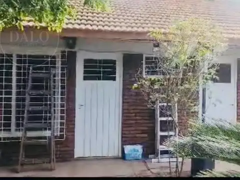 Casa en Alquiler con 1 cochera