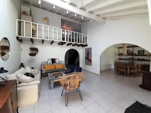 Casa en Venta con 3 cocheras