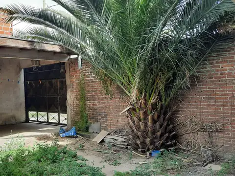 CASA VENTA, 5 AMBIENTES, PATIO, QUINCO, COCHERA, JARDIN