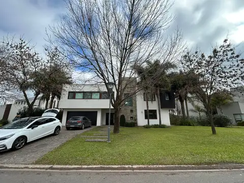 Casa en Venta en Ituzaingo, USD 750.000