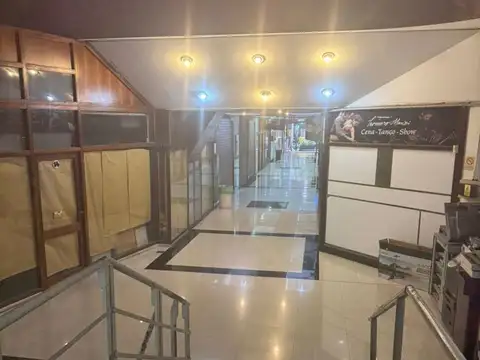 Local c/entrepiso Alquiler Galeria CENTER  Peatonal Floria