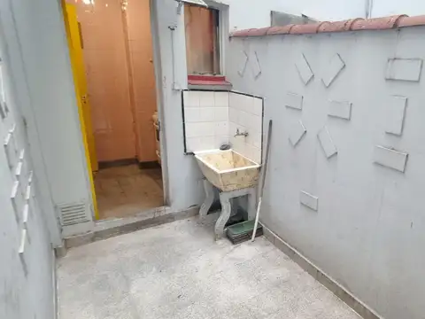 Depto Tipo Casa en Venta 50 años