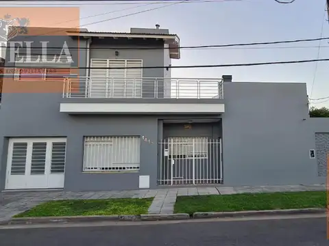 Casa 4 Amb. C/ Garage, Quincho y Pileta Climatizada - Ramos Mejia