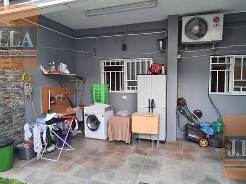 Casa 4 Amb. C/ Garage, Quincho y Pileta Climatizada - Ramos Mejia
