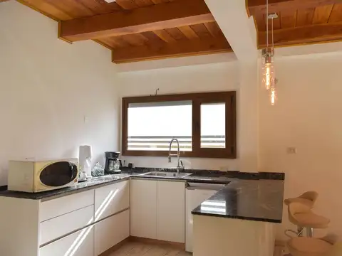 Casa 6 ambientes con 2 baños