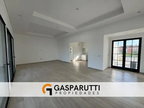 Casa 5 ambientes con 4 baños