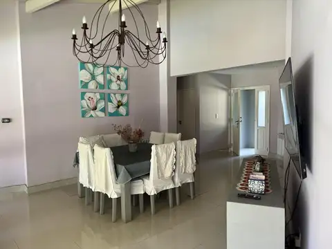 Casa 4 ambientes con 3 baños