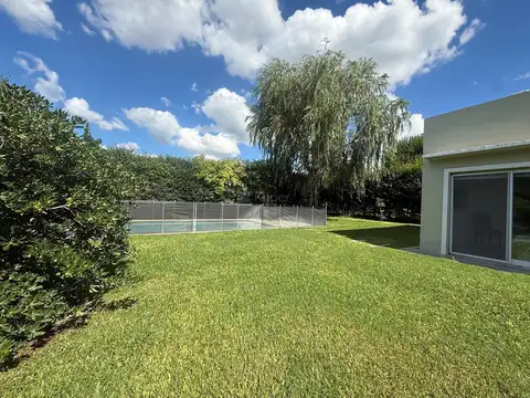 Casa Chalet  en Venta en Santa Guadalupe, Pilar del Este, Pilar