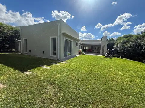 BARRIO SANTA GUADALUPE, VENTA CASA 5 AMBIENTES