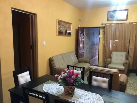 Casa 4 ambientes con 2 baños