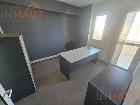 Oficina 10 ambientes con 2 baños