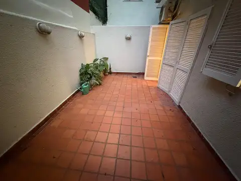 EXTRAORDINARIO DEPTO DOS AMB EN PB, CON PATIO 