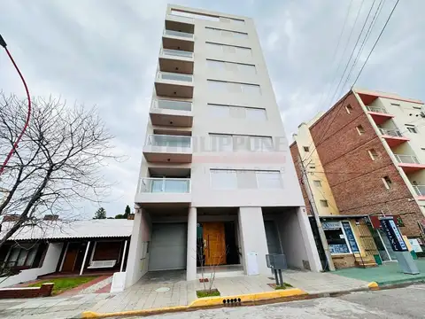 Departamento de 1 dormitorio + cochera en venta en Monte Hermoso - Dorrego 330